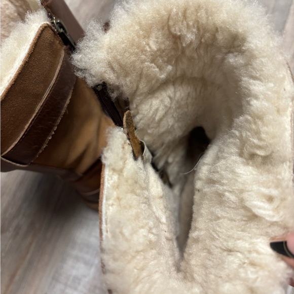 UGG Breida Waterproof Chestnut Boots Fuzzy Lining - Picture 9 of 13